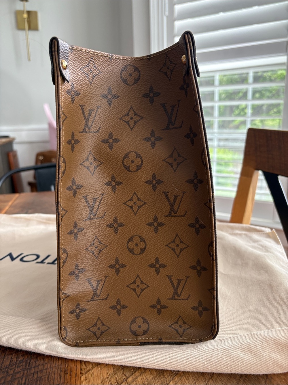 Louis Vuitton Reverse Monogram On The Go Tote MM- Brown/Gold Monogram. - Picture 4 of 9